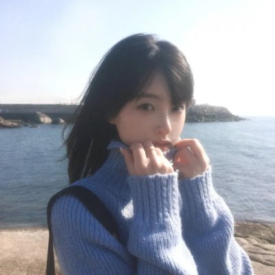 肚脐到膝盖之间